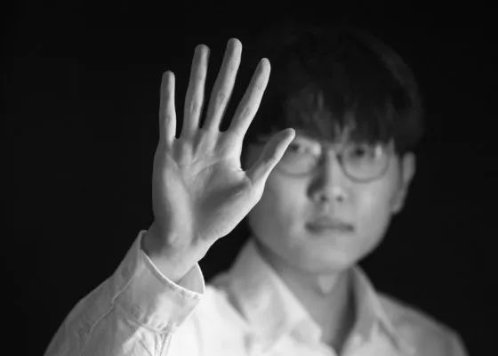 县城医药行会的王会长吧？杨若晴暗想着。